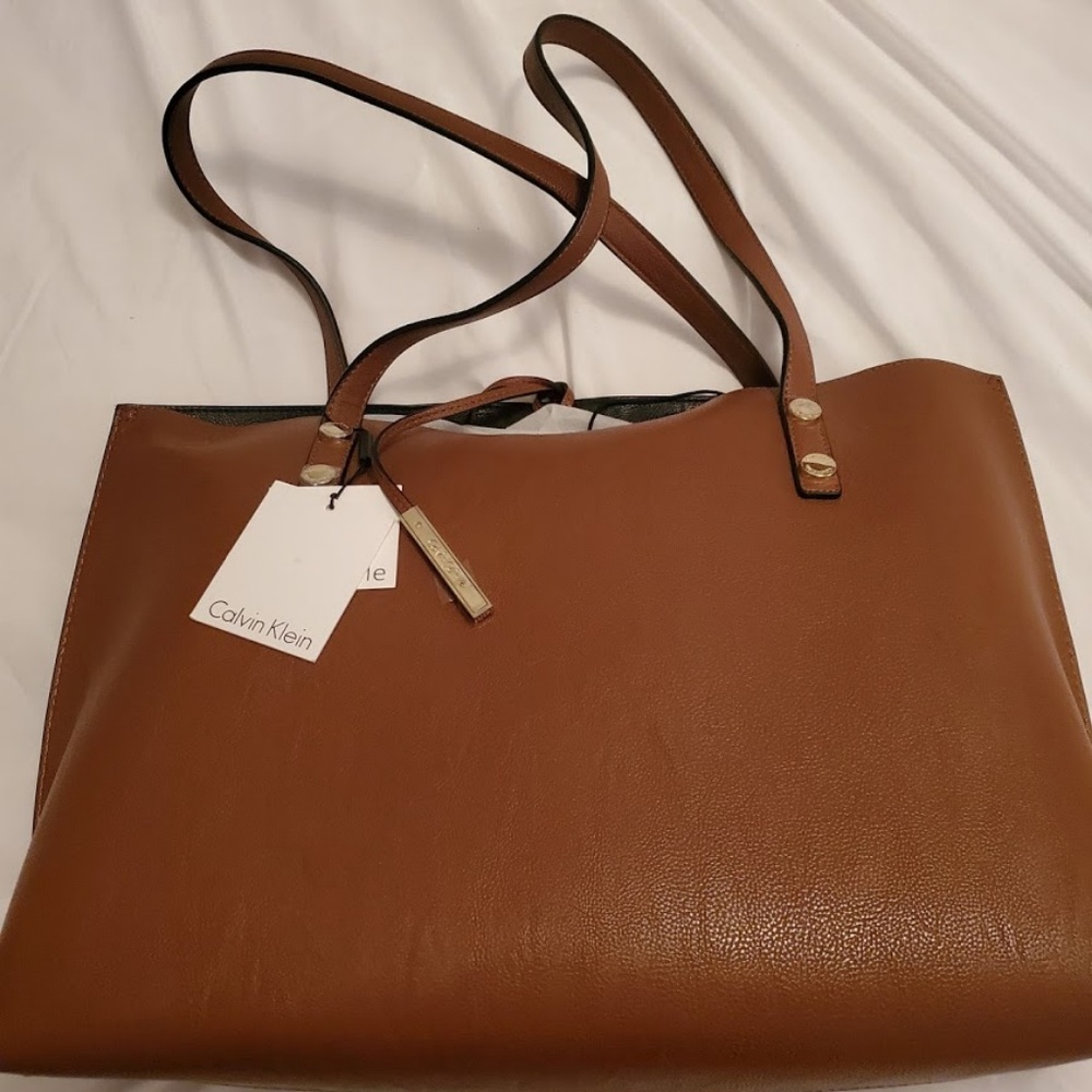 🔥[SOLD] NWT Authentic Calvin Klein Shoulder Bag - Picture 3 of 8